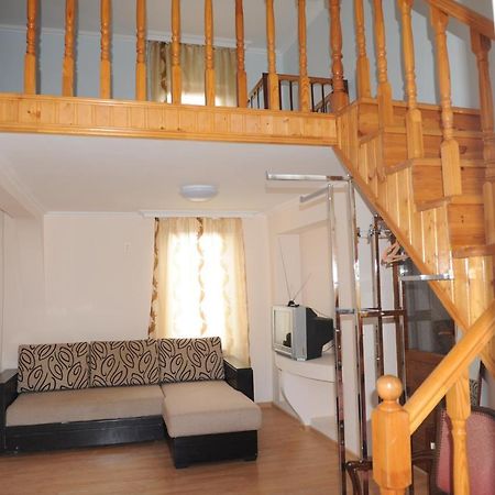 Apartment On Prospekt Mira 71 Sukhumi Esterno foto