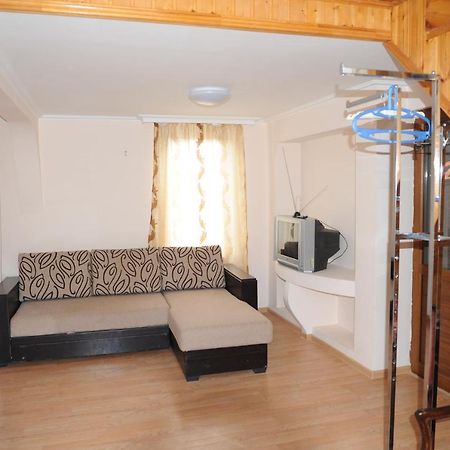 Apartment On Prospekt Mira 71 Sukhumi Esterno foto