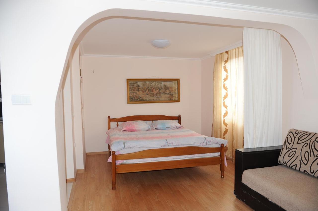 Apartment On Prospekt Mira 71 Sukhumi Esterno foto