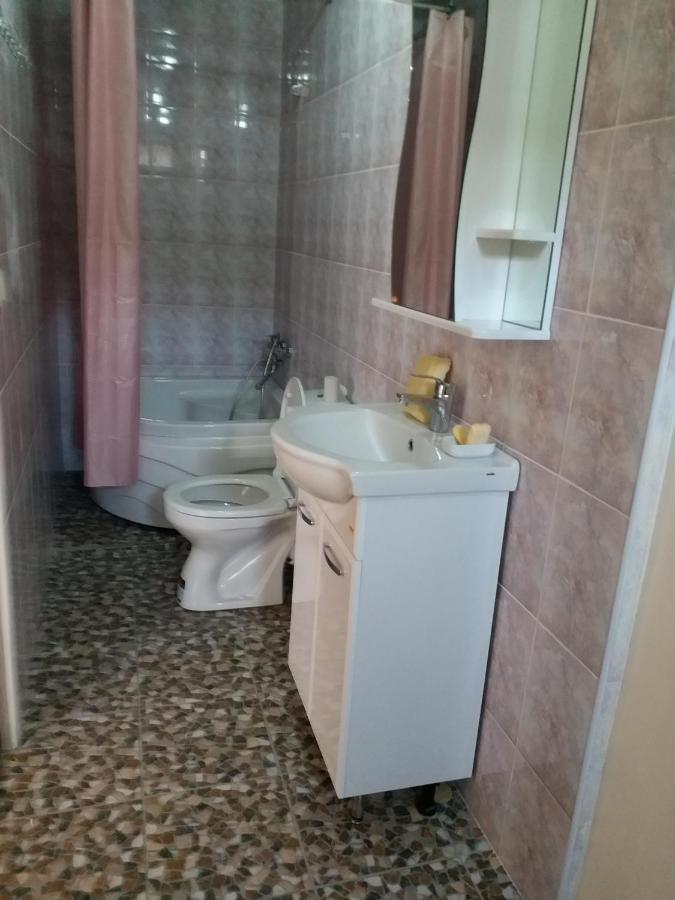 Apartment On Prospekt Mira 71 Sukhumi Esterno foto