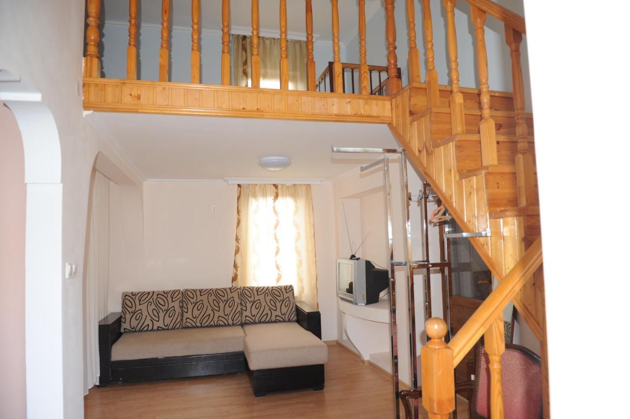 Apartment On Prospekt Mira 71 Sukhumi Esterno foto