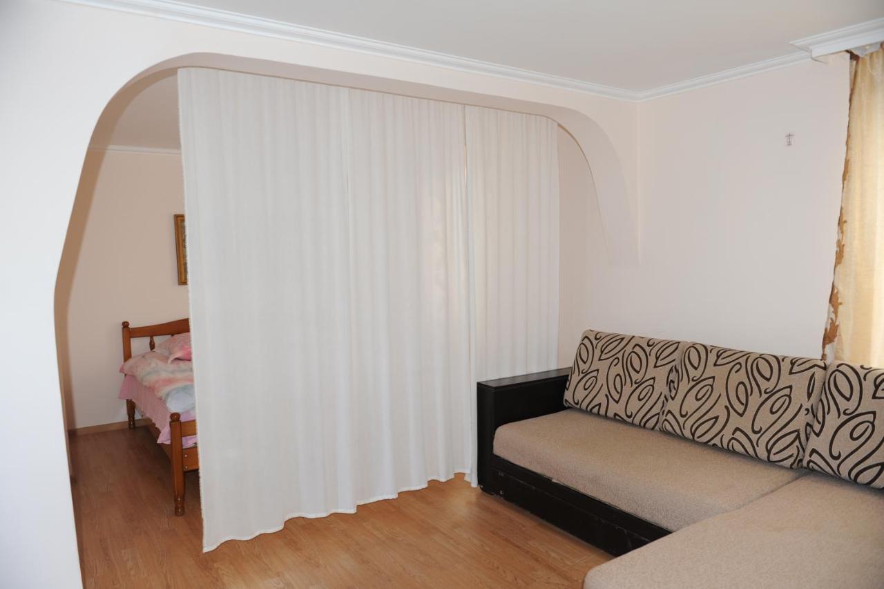 Apartment On Prospekt Mira 71 Sukhumi Esterno foto