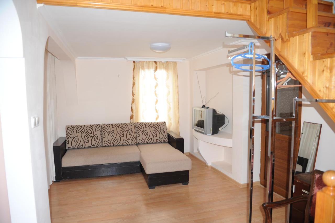 Apartment On Prospekt Mira 71 Sukhumi Esterno foto