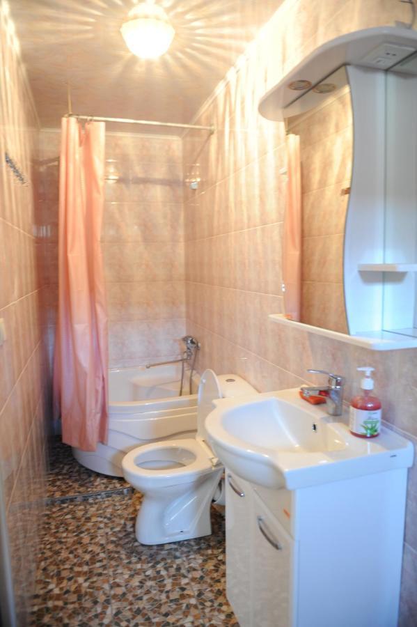 Apartment On Prospekt Mira 71 Sukhumi Esterno foto