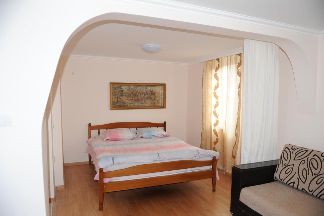Apartment On Prospekt Mira 71 Sukhumi Esterno foto