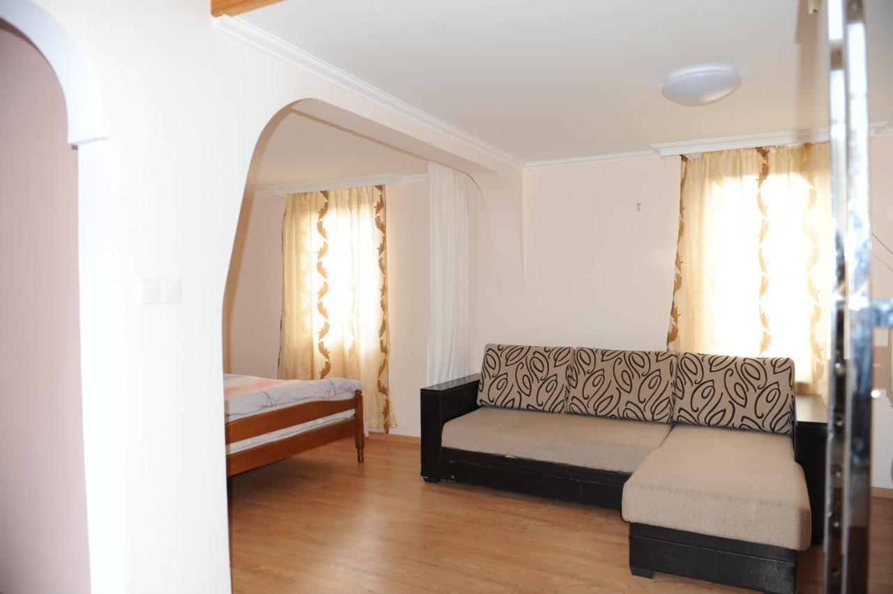 Apartment On Prospekt Mira 71 Sukhumi Esterno foto
