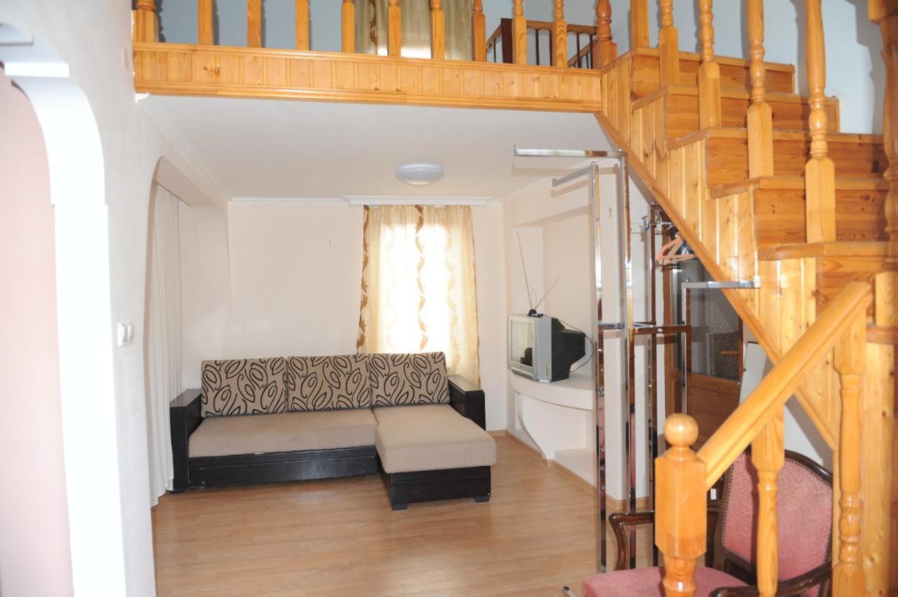 Apartment On Prospekt Mira 71 Sukhumi Esterno foto