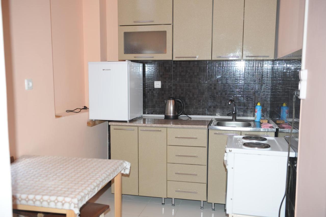 Apartment On Prospekt Mira 71 Sukhumi Esterno foto